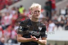 3. Liga; Rot-Weiss Essen - FC Ingolstadt 04; Spieler bedanken sich bei den Fans Doppeltorschütze Tobias Bech (11, FCI)