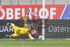 3. Liga - Fußball - FC Ingolstadt 04 - SV Meppen - Torwart Fabijan Buntic (24, FCI) hält den Ball