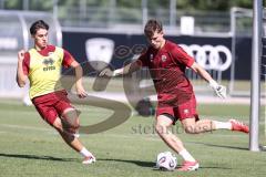 3. Liga; FC Ingolstadt 04 - Trainingsauftakt, erstes Training nach der Sommerpause; Torwart Markus Ponath (1, FCI) Emre Gül (5, FCI) Trainingsspiel