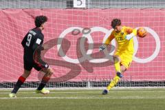 A - Junioren Bundesliga Süd/Südwest -  Saison 2021/2022 - FC Ingolstadt 04 - Eintracht Frankfurt - Dehler Maurice Torwart FCI - Ferri Ignacio Frankfurt schwarz - Foto: Meyer Jürgen