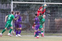 Testspiel - Fußball - SV Manching - VFR Neuburg/Donau  - Seferovic Dzenis grün Manching beim Kopfball - Mayr Philipp Torwart Neuburg - Foto: Jürgen Meyer