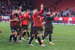 3. Liga; FC Ingolstadt 04 - SSV Jahn Regensburg; Niederlage, hängende Köpfe Spiel ist aus, Spieler bedanken sich bei den Fans Tobias Schröck (21, FCI) Lukas Fröde (34, FCI) Pascal Testroet (37, FCI) Mladen Cvjetinovic (19, FCI)