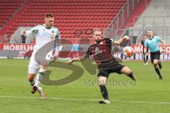 2.BL; FC Ingolstadt 04 - Hannover 96; Tor Chance Schuß Volley, Maximilian Beister (11, FCI) Marcel Franke (28 Han)