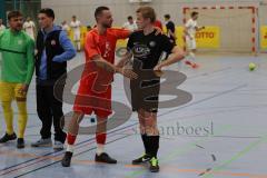 Lotto - Hallen - Bayerncup -  Saison 2022/2023 - FC Fatih Ingolstadt - SV Manching - Halbfinale - Shakehands zwischen Thomas Schreiner rot Fatih und Reiner Meisinger - Foto: Meyer Jürgen