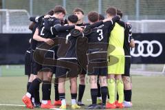 B-Junioren - Bayernliga -  Fc Ingolstadt 04 - TSG 1860 Rosenheim - Die Mannschaft bildet einen Kreis vor dem Spiel -   Foto: Meyer Jürgen