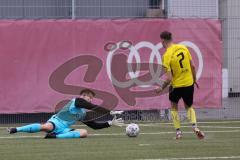 Bayernliga Süd - Saison 2022/2023 - FC Ingolstadt 04 - SV Kirchanschöring - Torwart Markus  Ponath (Nr.40 - FCI) hält den Ball sicher - Jauck Simon gelb Kirchanschöring - Foto: Meyer Jürgen