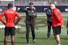 3.Liga - Saison 2022/2023 - FC Ingolstadt 04 -  - Cheftrainer Michael Köllner (FCI) beim ersten Training - Cheftrainer Michael Köllner (FCI) gibt Anweisungen - Foto: Meyer Jürgen