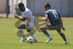 Bayernliga Nord - Saison 2025/26 - FC Ingolstadt 04 II - SV Weiden - Iwinosa Uhuns (Nr.4 - FC Ingolstadt II) - Zeitler Moritz grau Weiden - Foto: Meyer Jürgen