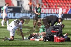 3. Liga; FC Ingolstadt 04 - Hannover 96 II; Spiel ist aus, Unentschieden Remis 3:3, Ryan Malone (16, FCI) und Deniz Zeitler (38, FCI) bleibt verletzt liegen und wird versorgt