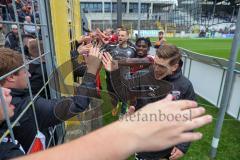 3.Liga - Saison 2022/2023 - TSV 1860 München - FC Ingolstadt 04 -  Das Spiel ist aus - Jubel  - Die Mannschaft bedankt sich bei den Fans -Tanzen - Denis Linsenmayer (Nr.23 - FCI) - Foto: Meyer Jürgen