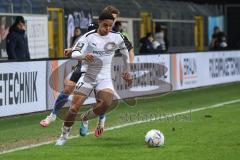 3. Liga; SV Waldhof Mannheim - FC Ingolstadt 04; David Udogu (47, FCI) Zweikampf Kampf um den Ball