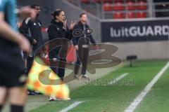 3. Liga; FC Ingolstadt 04 - SC Verl; an der Seitenlinie, Spielerbank Cheftrainerin Sabrina Wittmann (FCI)