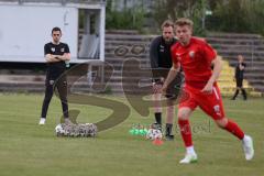 Bayernliga Süd - Saison 2022/2023 - FC Ingolstadt 04 - FC Memmingen - Cheftrainer Alexander  Käs (FCI II) sieht beim aufwärmen zu - Foto: Meyer Jürgen