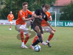 Relegation zur Kreisklasse - Saison 2025/26 - TSV Gaimersheim II - SC Irgertsheim  - Jan Jahnsmüller schwarz Gaimersheim  - Yannic Dennerlein orange Irgertsheim - Foto: Meyer Jürgen