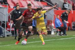 Relegation 1 - FC Ingolstadt 04 - VfL Osnabrück - Zweikampf Stefan Kutschke (30, FCI) Reis Ludovit (6 VfL)