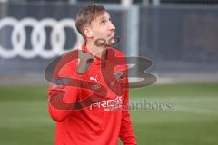 3.Liga - Saison 2022/2023 - FC Ingolstadt 04 -  - Cheftrainer Michael Köllner (FCI) beim ersten Training - Tobias Schröck (Nr.21 - FCI)  betet zum Himmel - Foto: Meyer Jürgen