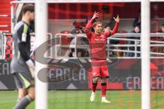 3. Liga; FC Ingolstadt 04 - 1. FC Saarbrücken; Tor Jubel Treffer Siegestreffer 2:1 Yann Sturm (7, FCI) setzt sich eine Krone auf, Torwart Menzel Phillip (13 FCS)