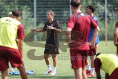 3. Liga; FC Ingolstadt 04 - Trainingsauftakt nach Sommerpause; Anweisungen Cheftrainerin Sabrina Wittmann (FCI)