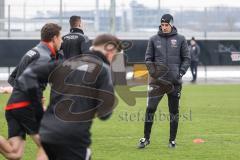 2.BL; FC Ingolstadt 04 - Training, neuer Cheftrainer Rüdiger Rehm, Pressekonferenz, Cheftrainer Rüdiger Rehm (FCI) leitet erstes Training, beobachtet die Spieler