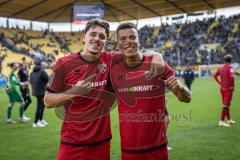 3. Liga; Alemannia Aachen - FC Ingolstadt 04; Sieg Jubel Freude Spieler bedanken sich bei den Fans Torschütze Dennis Kaygin (10, FCI) mit Marcel Costly (22, FCI)