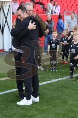3. Liga - Saison 2024/25 - FC Ingolstadt 04 - SV Wehen Wiesbaden - Verabschiedung  - Noah Altmannspacher - Geschäftsführer Sport und Kommunikation Dietmar Beiersdorfer (FCI) - XXXXX - Foto: Meyer Jürgen