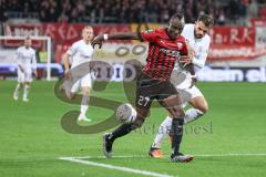 3. Liga; FC Ingolstadt 04 - FSV Zwickau; Zweikampf Kampf um den Ball Moussa Doumbouya (27, FCI) Ziegele Robin (4 FSV)