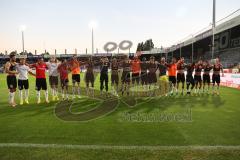 3.Liga - Saison 2022/2023 - VFL Osnabrück - FC Ingolstadt 04 - Das Spiel ist aus - Jubel - Die Mannschaft feiert mit den fans - Foto: Meyer Jürgen