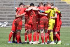 Bayernliga Süd - Saison 2021/2022 - FC Ingolstadt 04 II - SpVgg Hangkofen - Die Mannschaft bildet einen Kreis vor dem Spiel - Foto: Meyer Jürgen