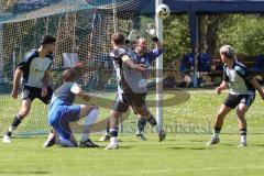 Kreisliga - Saison 2024/25- SV Menning - TSV Ober/Unterhaunstadt-  - Ali Cakmakci Torwart grau Ober/Haunstadt kann einen Ball abwehren von Florian Dormeier blau Menning - XXXXX - Foto: Meyer Jürgen