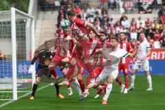 3. Liga - Saison 2023/24 - Rot-Weiss Essen - FC Ingolstadt 04 -  - Tobias Schröck (Nr.21 - FCI) - Nils Kaiser (#18 Essen) - Foto: Meyer Jürgen