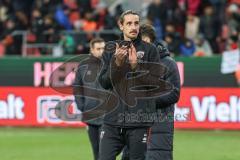 3. Liga; FC Ingolstadt 04 - TSG Hoffenheim II; Sieg Jubel Freude 3:2, Spieler bedanken sich bei den Fans Torwart-Trainer Arvid Schenk  (FCI)