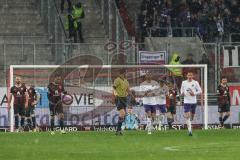 2.BL; FC Ingolstadt 04 - Erzgebirge Aue; Gegentor 2:1 Anschluß, Torwart Robert Jendrusch (1, FCI) am Boden, hängende Köpfe