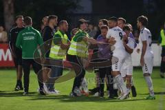 Kreisliga - Saison 2023/24 - Relegation zur BZL - FC Gerolfing - SV Aschau - Tumult nach dem 1:2 Treffer - Ein verletzter Gerolfinger Spieler am Boden und Aschau spielte weiter und schoß ein Tor -  - XXXXX - Foto: Meyer Jürgen