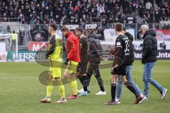 2.BL; FC Ingolstadt 04 - FC ST. Pauli; Niederlage, hängende Köpfe, Spieler bedanken sich bei den Fans, Stadionrunde, Torwart Dejan Stojanovic (39 FCI) Torwart Robert Jendrusch (1, FCI) Valmir Sulejmani (33, FCI) Cheftrainer Rüdiger Rehm (FCI) Filip Bilbij