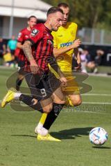 Freundschaftsspiel - Saison 2022/2023 - FC Ingolstadt 04 -  SpVgg Bayreuth - Patrick Schmidt (Nr.9 - FCI) - Steffen Eder (Nr.19 - SpVgg Bayreuth) - Foto: Meyer Jürgen