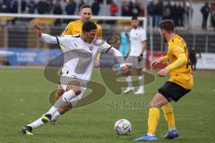 3. Liga; SpVgg Bayreuth - FC Ingolstadt 04; Zweikampf Kampf um den Ball Justin Butler (31, FCI) Latteier Tim (22 SpVgg)