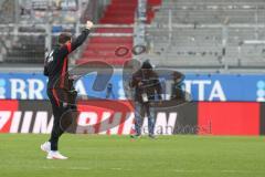3. Liga - Saison 2025/26 - SV Wehen/Wiesbaden - FC Ingolstadt 04  - Co Tr.Talententw. /Übergangsbereich Fabian Reichler (FCI) begrüßt die Fans - XXXXX - Foto: Meyer Jürgen