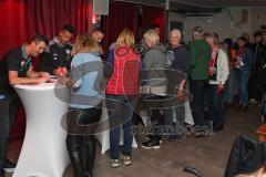 2024_1_16 - 3. Liga - Saison 2023/24 - Fantreffen - FC Ingolstadt 04 -  - beim Autogramm schreiben  - XXXXX - Foto: Meyer Jürgen