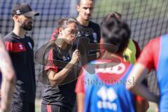 3. Liga; FC Ingolstadt 04 - Trainingsauftakt, erstes Training nach der Sommerpause; Abschlußbesprechung Cheftrainerin Sabrina Wittmann (FCI)