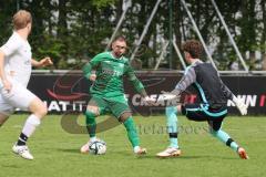 Bezirksliga - Saison 2024/25 - FC Gerolfing - SV Waldeck-München - Florian Grosz (Nr.7 - FC Gerolfing) - Fabian Fahr Torwart Waldeck - Foto: Meyer Jürgen