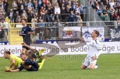 3. Liga; VfB Oldenburg - FC Ingolstadt 04; Denis Linsmayer (23, FCI) scheitert an Zietarski Robert (8 VfB) und ärgert sich
