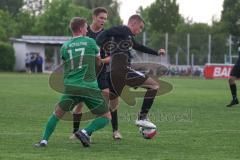 Bezirksliga - Saison 2024/25- TSV Gaimersheim - FC Gerolfing - Qendrim Hoti schwarz Gaimersheim - Matthias Hamm (Nr.17 - FC Gerolfing) - Foto: Meyer Jürgen