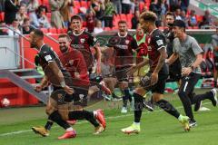 DFB Pokal; FC Ingolstadt 04 - Erzgebirge Aue; Tor Siegtreffer Jubel Fatih Kaya (9, FCI) Marc Stendera (10, FCI) Cheftrainer Roberto Pätzold (FCI) Hawkins Jaren (20 FCI) Merlin Röhl (34, FCI) Stefan Kutschke (30, FCI)