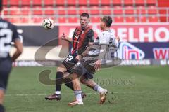 3. Liga; FC Ingolstadt 04 - SV Sandhausen; Zweikampf Kampf um den Ball Mladen Cvjetinovic (19, FCI) Duman Taylan (5 SVS)