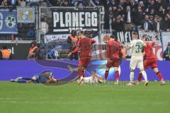 3. Liga; FC Ingolstadt 04 - TSV 1860 München; Zusammenstoß Verletzung Torwart Kai Eisele (25, FCI) und Haugen Sigurd (22 TSV)