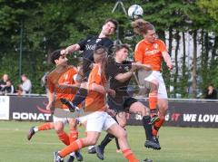 Relegation zur Kreisklasse - Saison 2025/26 - TSV Gaimersheim II - SC Irgertsheim  - Benedikt Klotzbüchner orange Irgertsheim - Simon Gelbmann schwarz Gaimersheim  - Foto: Meyer Jürgen