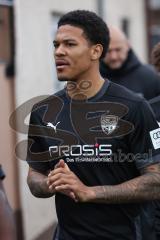 Toto-Pokal; ATSV Erlangen - FC Ingolstadt 04; Einmarsch ins Stadion Justin Butler (31, FCI)