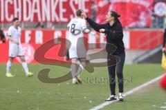 3. Liga; Rot-Weiss Essen - FC Ingolstadt 04; an der Seitenlinie, Spielerbank Cheftrainerin Sabrina Wittmann (FCI)