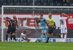 2.BL; SV Sandhausen - FC Ingolstadt 04 - Ball sicher gehalten, Torwart Fabijan Buntic (24, FCI) mit Faust, Nico Antonitsch (5, FCI) Michael Heinloth (17, FCI) Keita-Ruel Daniel (9 SVS) Okoroji Chima (36 SVS) ärgern sich