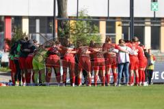 2023_10_22 - 2. Bundesliga - Saison 2023/24 - FC Ingolstadt 04 Frauen - FSV Gütersloh -  Die Mannschaft bildet einen Kreis vor dem Spiel -  - XXXXX - Foto: Meyer Jürgen